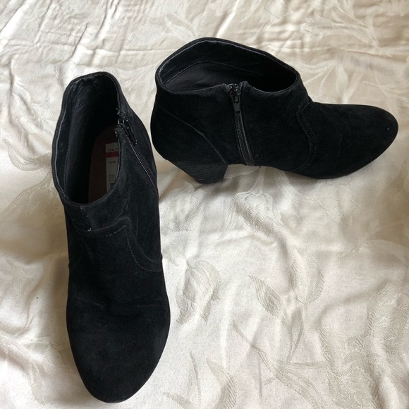 XOXO Black Ankle Booties - Picture 3 of 8